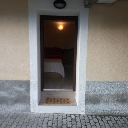 Camera Fenis Buitenkant foto